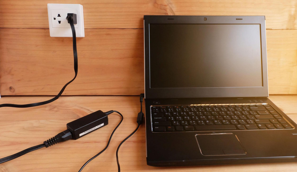 Блок питания ноутбука.jpg Блок питания ноутбука.jpg