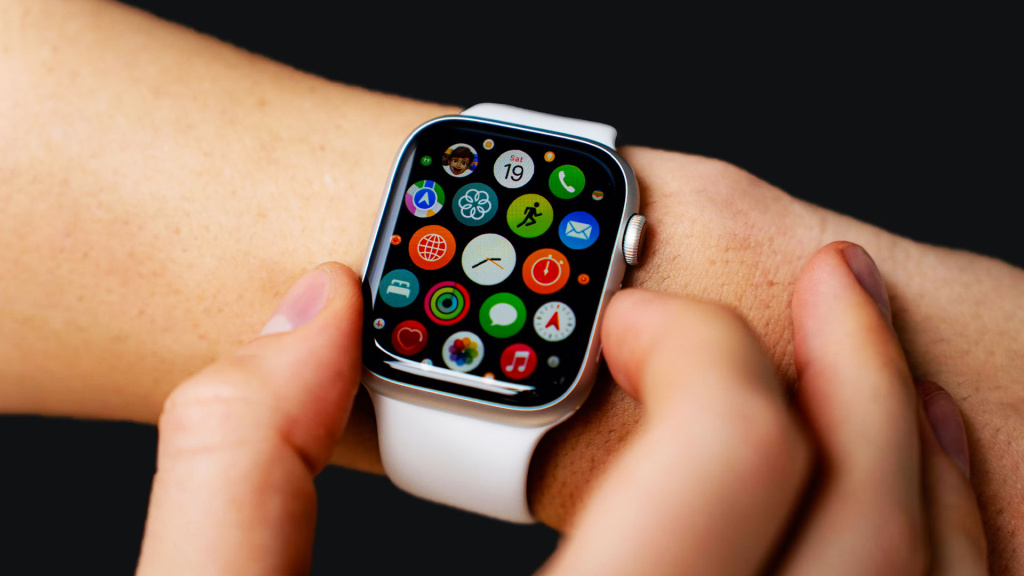 applewatch.jpg ltrecka.jpg