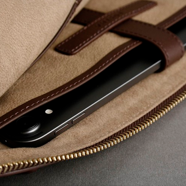 Bustha чехол-папка для MacBook 13.6 Zip Folio Leather (темно-зеленый) BST755120