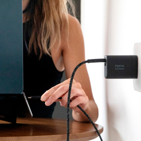 Native Union СЗУ PD Fast GaN Charger 45W Type-C + USB A (черный) FAST-PD45AC-BLK-EU