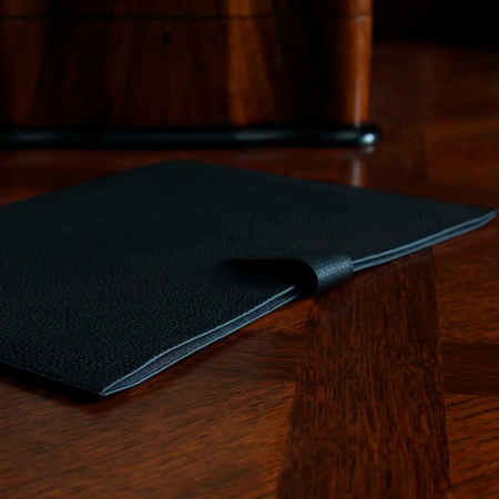 Bustha чехол-папка для MacBook 13.6 Jump Slim Leather (черный) BST755383