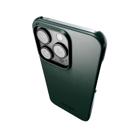 Doer чехол для iPhone 15 Pro Classic Case (темно-зеленый)