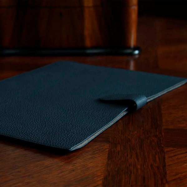 Bustha чехол-папка для MacBook 13.6 Jump Slim Leather (синий) BST755376